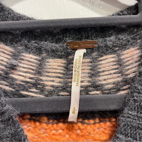 FREE PEOPLE Gray Orange Fair Isle Nordic Wool Blend
Sweater Size Large - Picture 9 of 13